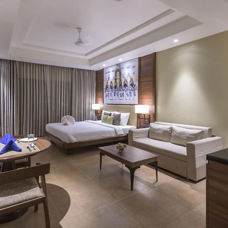 Club Mahindra Ashtamudi Hotel Nindakara Bagian luar foto