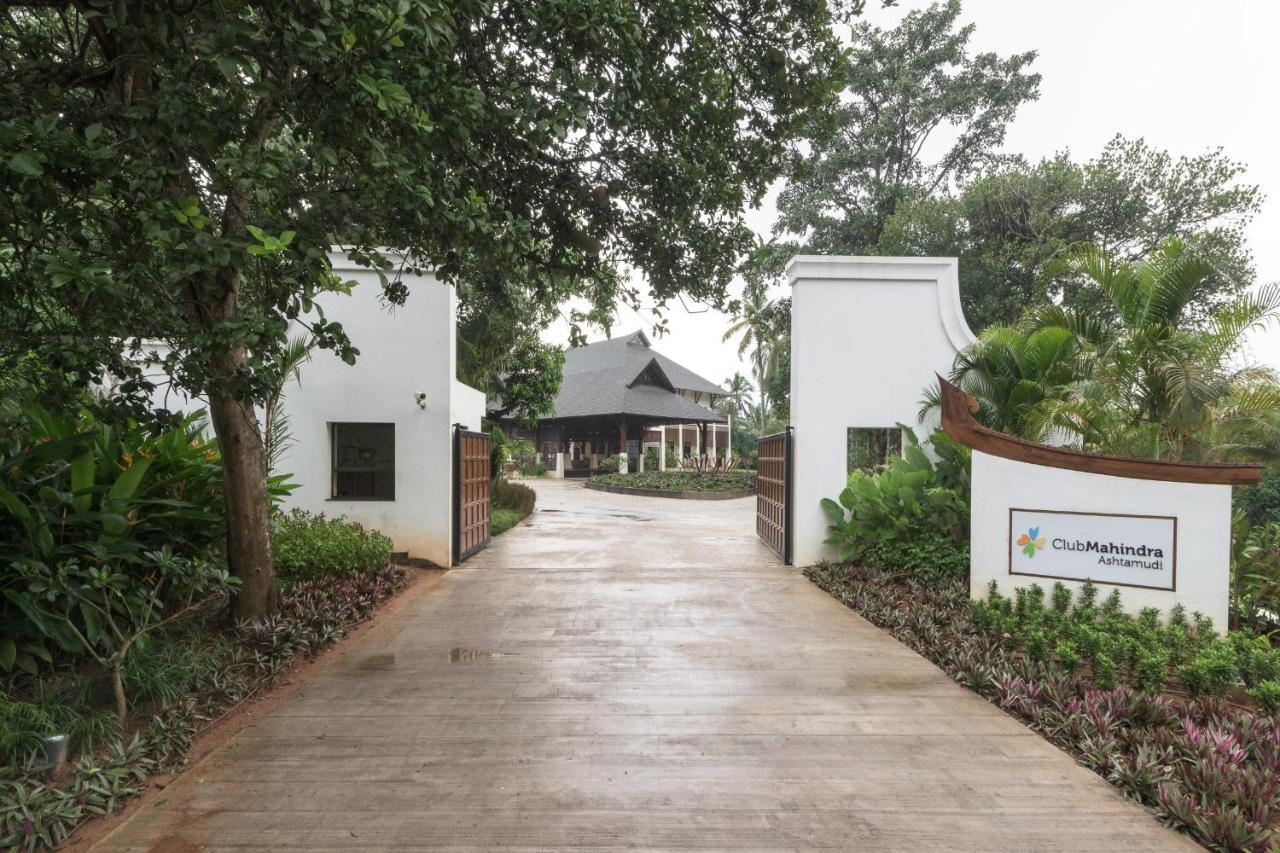 Club Mahindra Ashtamudi Hotel Nindakara Bagian luar foto