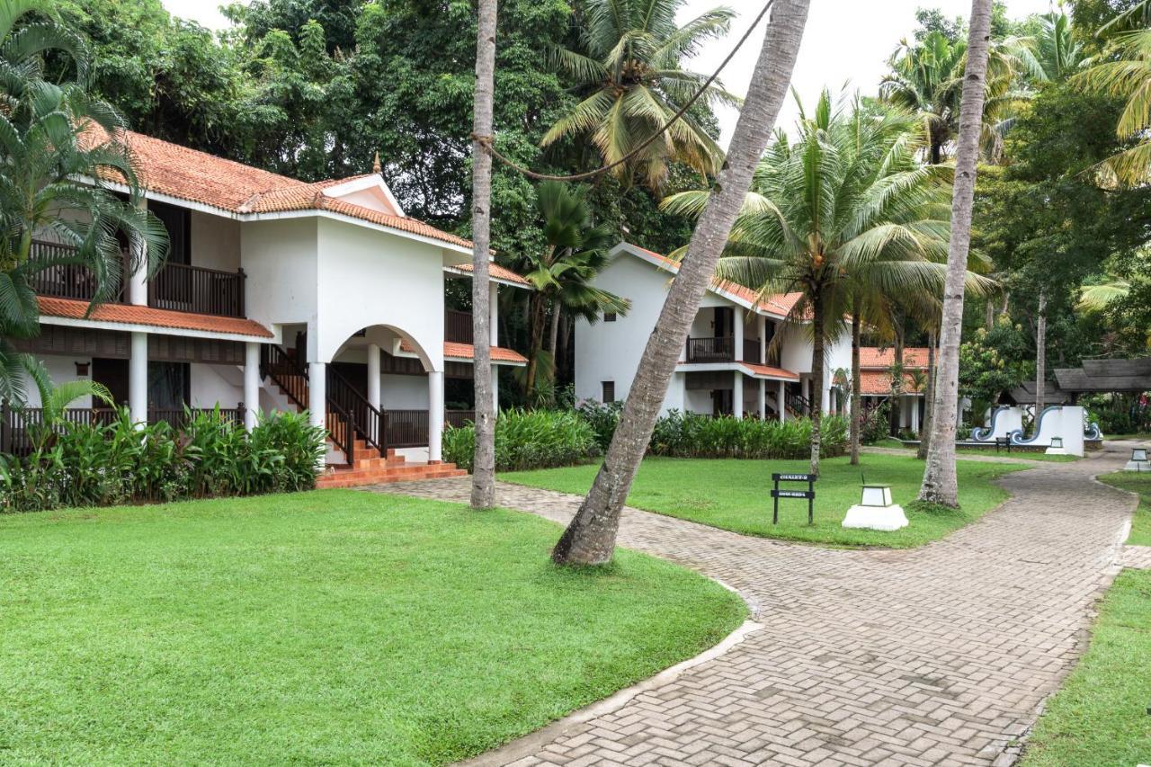 Club Mahindra Ashtamudi Hotel Nindakara Bagian luar foto