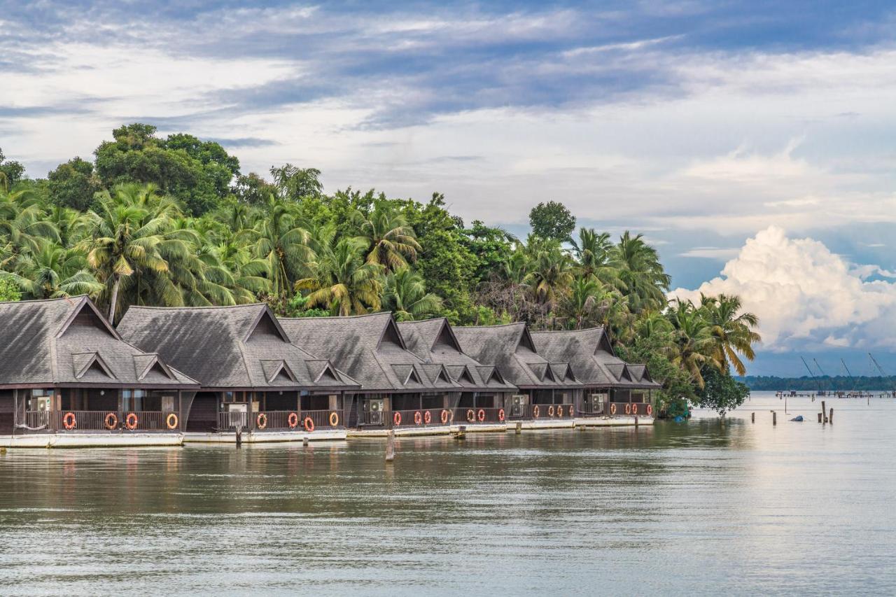 Club Mahindra Ashtamudi Hotel Nindakara Bagian luar foto