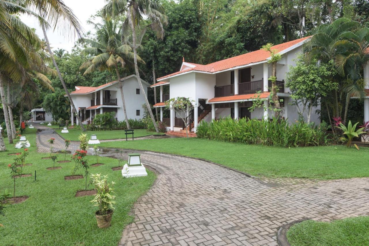 Club Mahindra Ashtamudi Hotel Nindakara Bagian luar foto