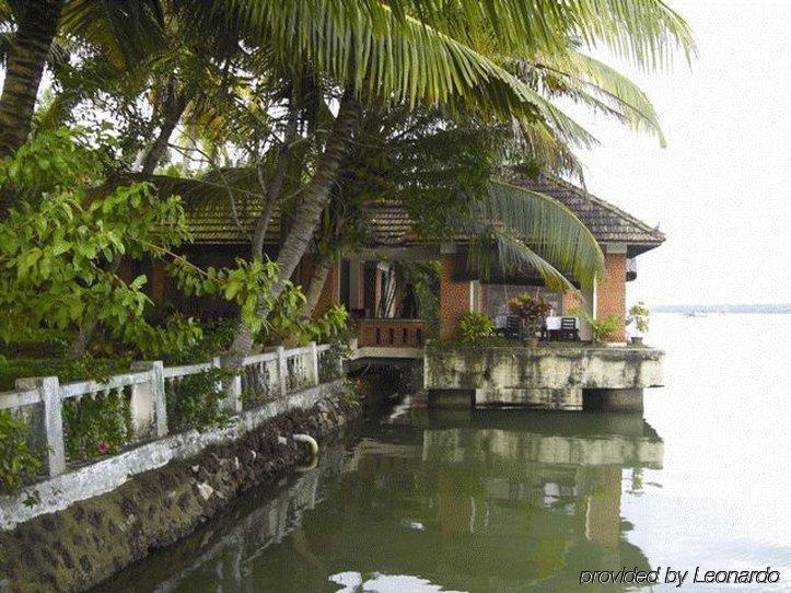 Club Mahindra Ashtamudi Hotel Nindakara Bagian luar foto