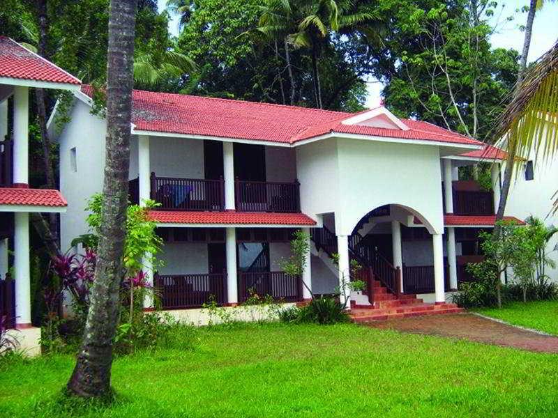 Club Mahindra Ashtamudi Hotel Nindakara Bagian luar foto