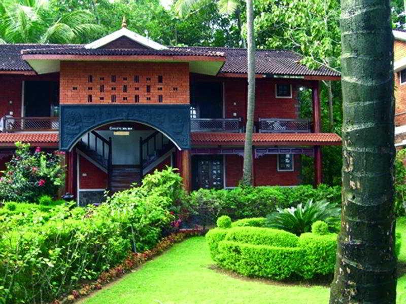 Club Mahindra Ashtamudi Hotel Nindakara Bagian luar foto