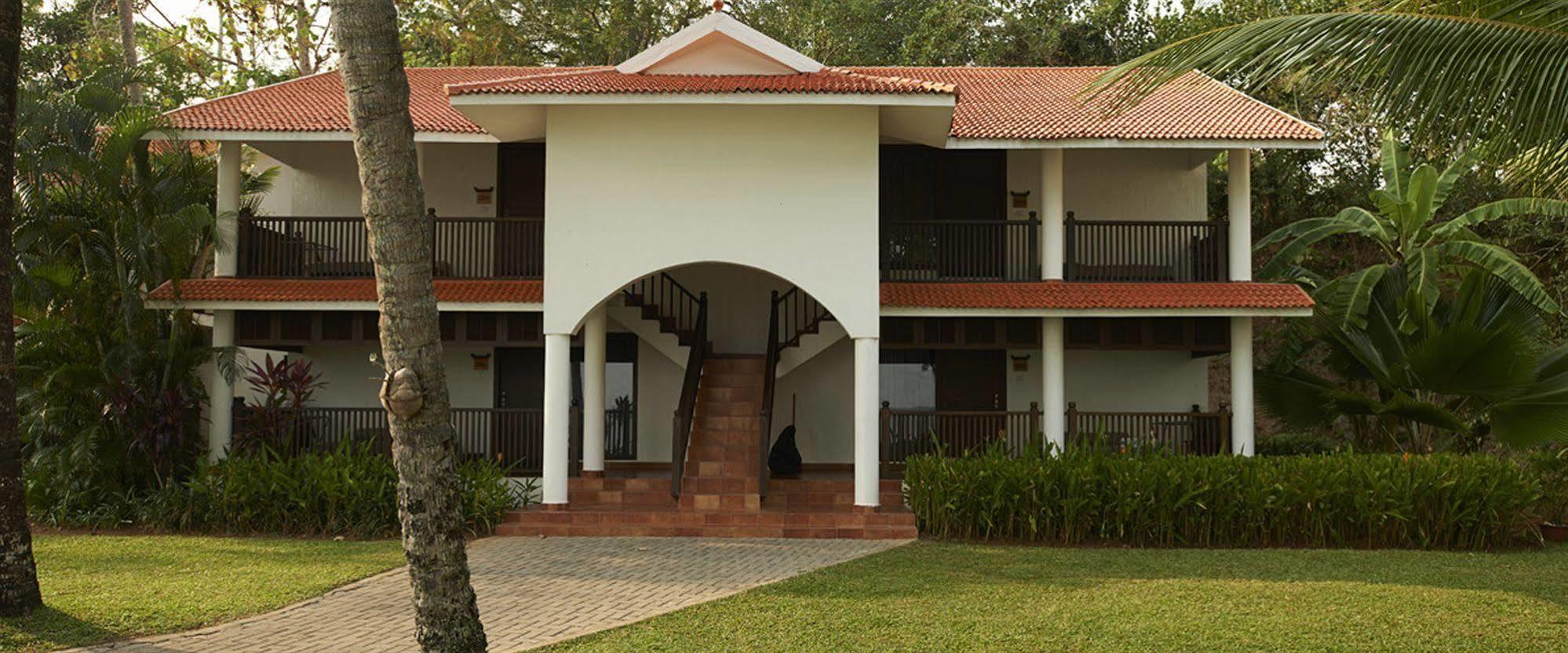 Club Mahindra Ashtamudi Hotel Nindakara Bagian luar foto