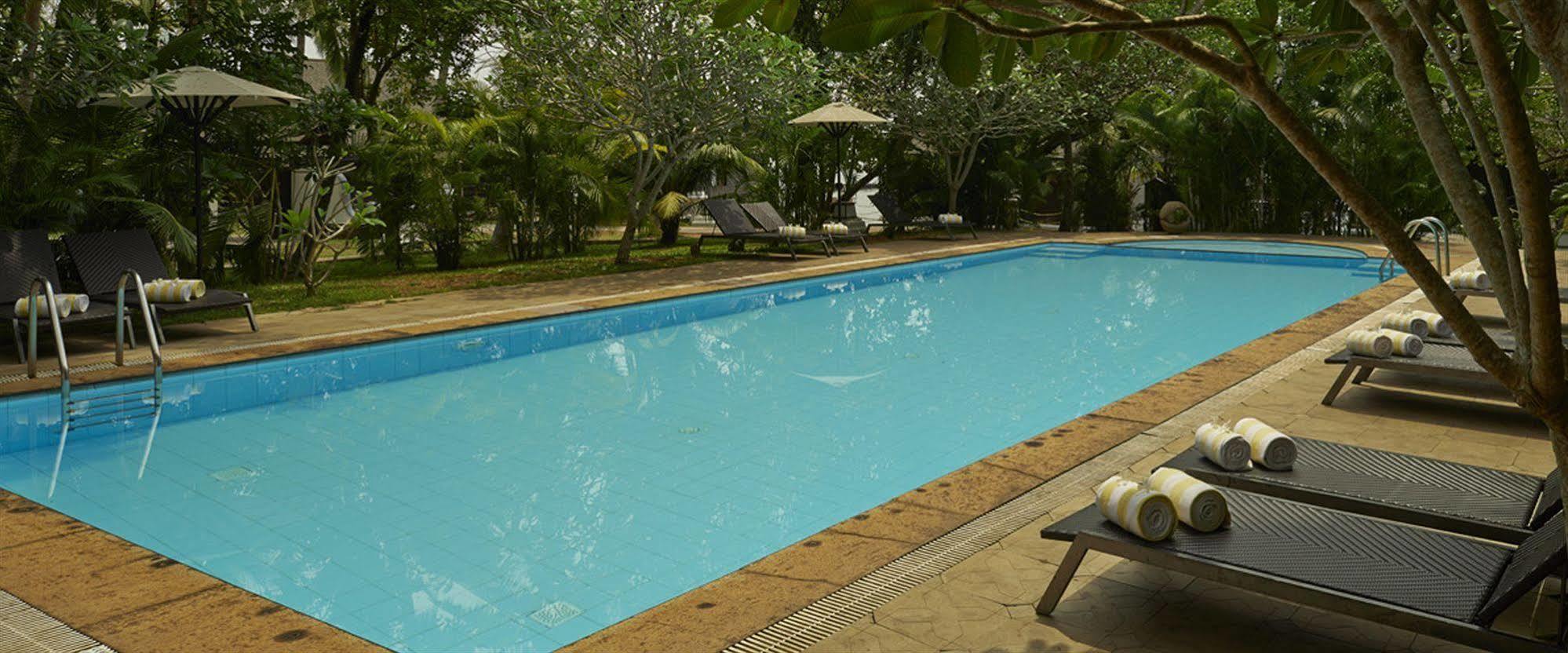 Club Mahindra Ashtamudi Hotel Nindakara Bagian luar foto