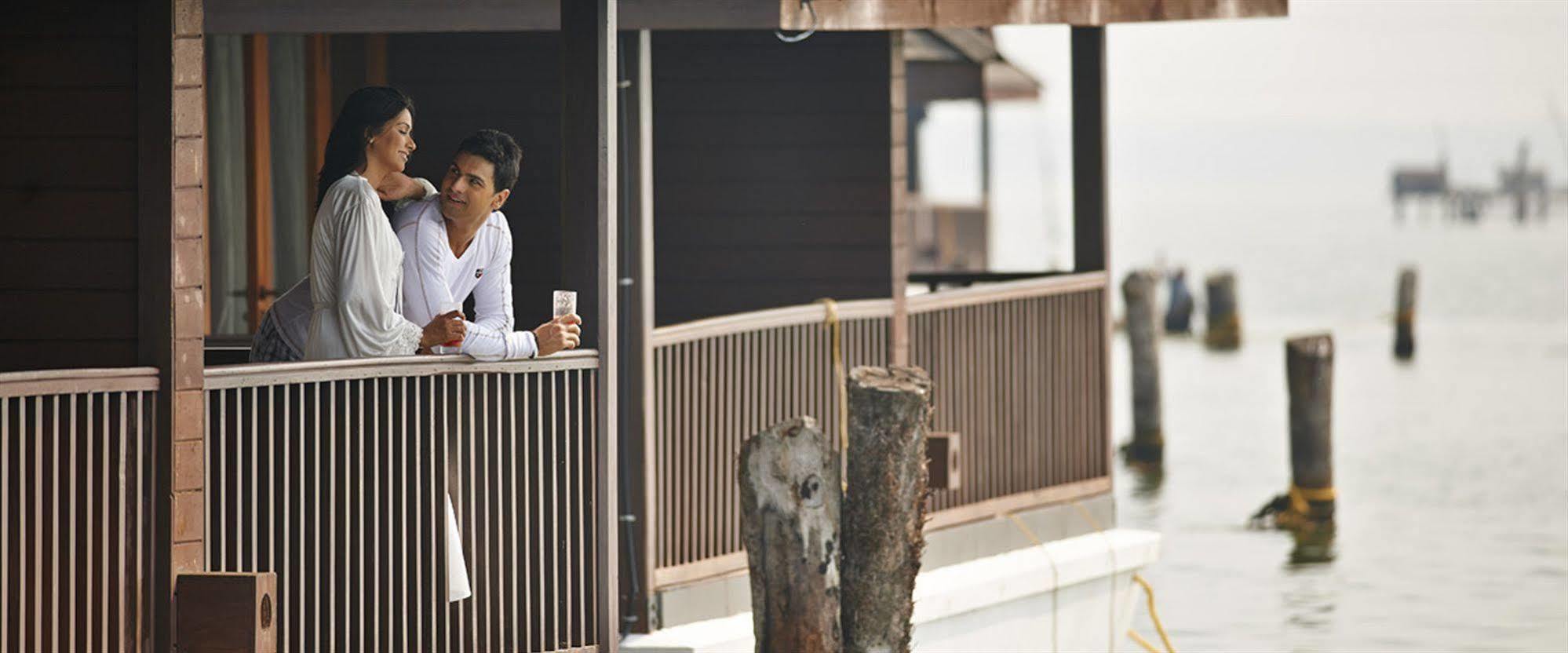 Club Mahindra Ashtamudi Hotel Nindakara Bagian luar foto