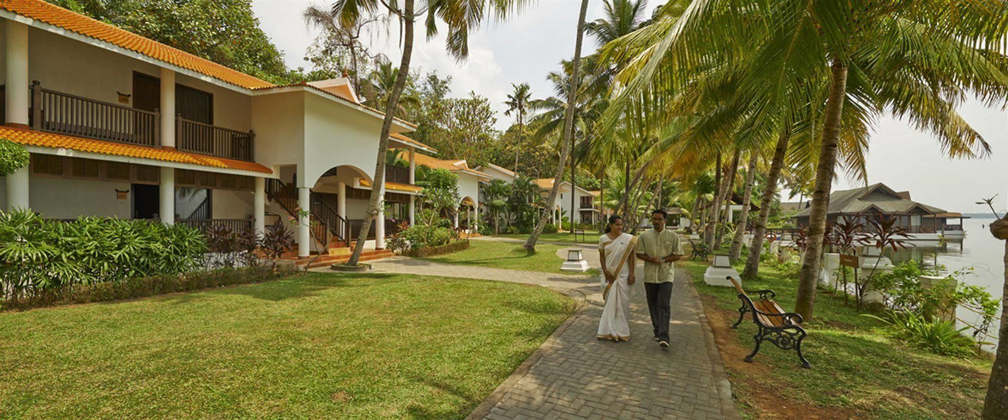 Club Mahindra Ashtamudi Hotel Nindakara Bagian luar foto