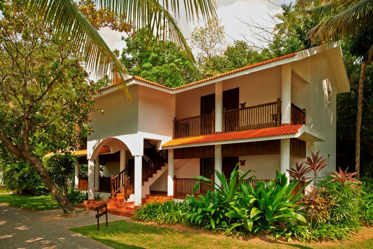 Club Mahindra Ashtamudi Hotel Nindakara Bagian luar foto