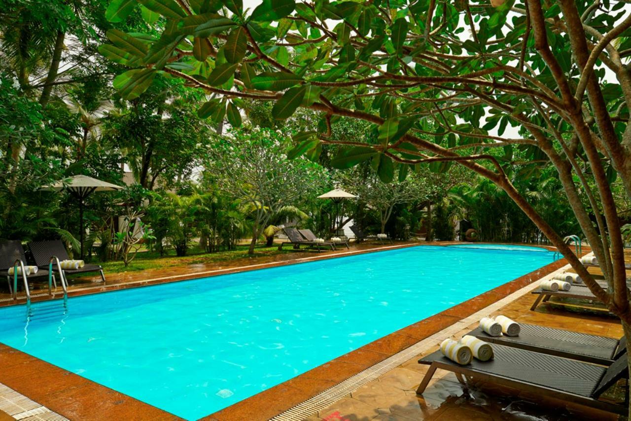Club Mahindra Ashtamudi Hotel Nindakara Bagian luar foto